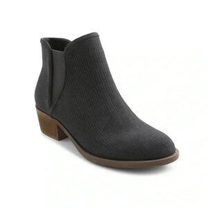 NWOT Kensie Gerona Booties
